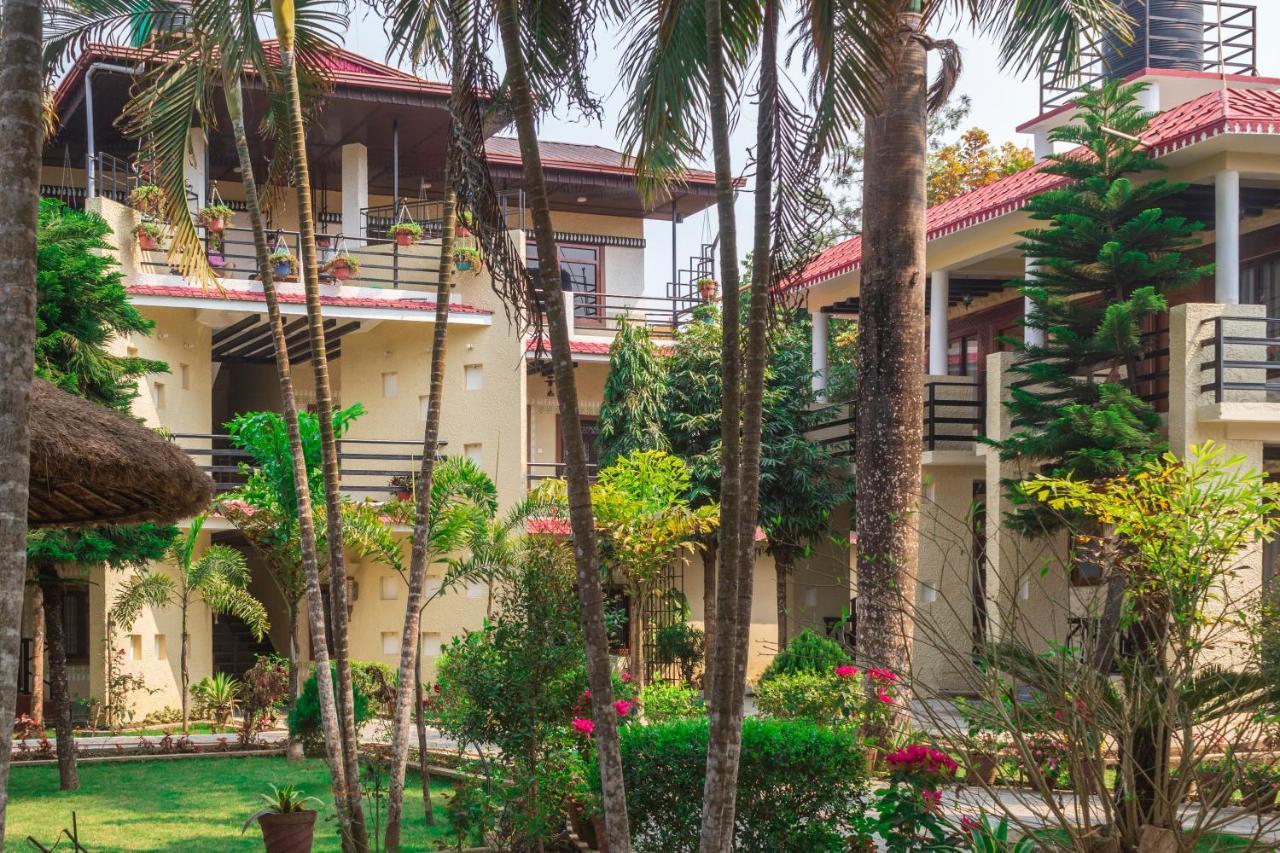 Royal Tiger Luxury Resort 4 Star Sauraha Kültér fotó