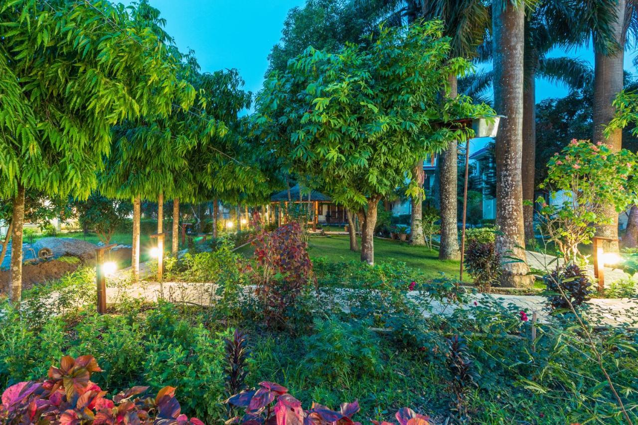 Royal Tiger Luxury Resort 4 Star Sauraha Kültér fotó