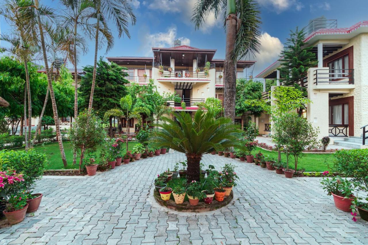 Royal Tiger Luxury Resort 4 Star Sauraha Kültér fotó