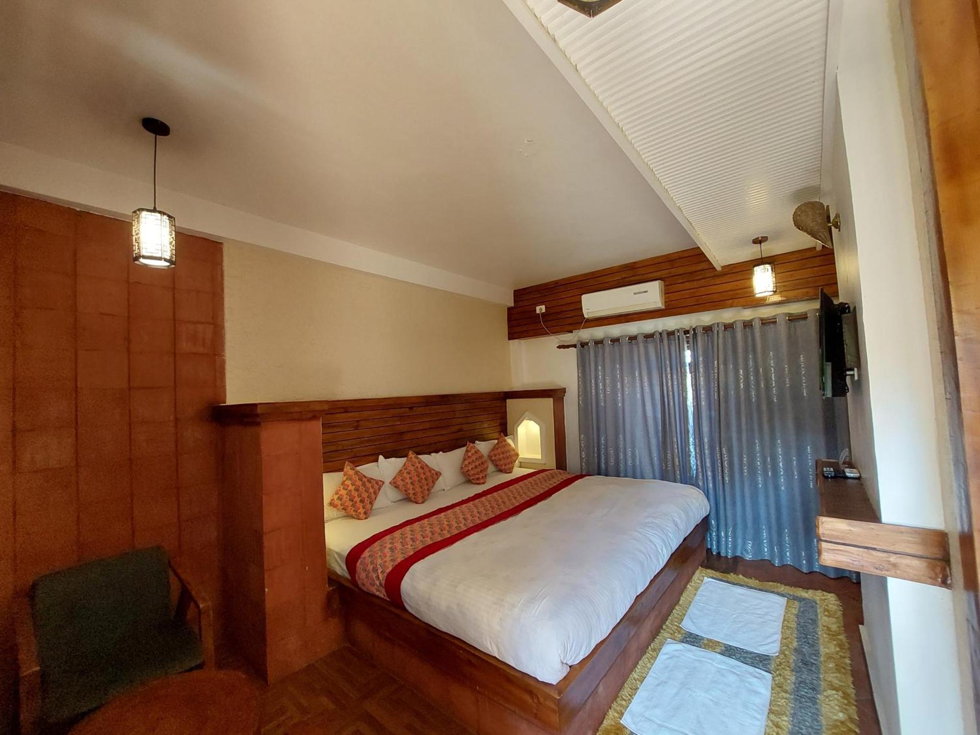 Royal Tiger Luxury Resort 4 Star Sauraha Kültér fotó