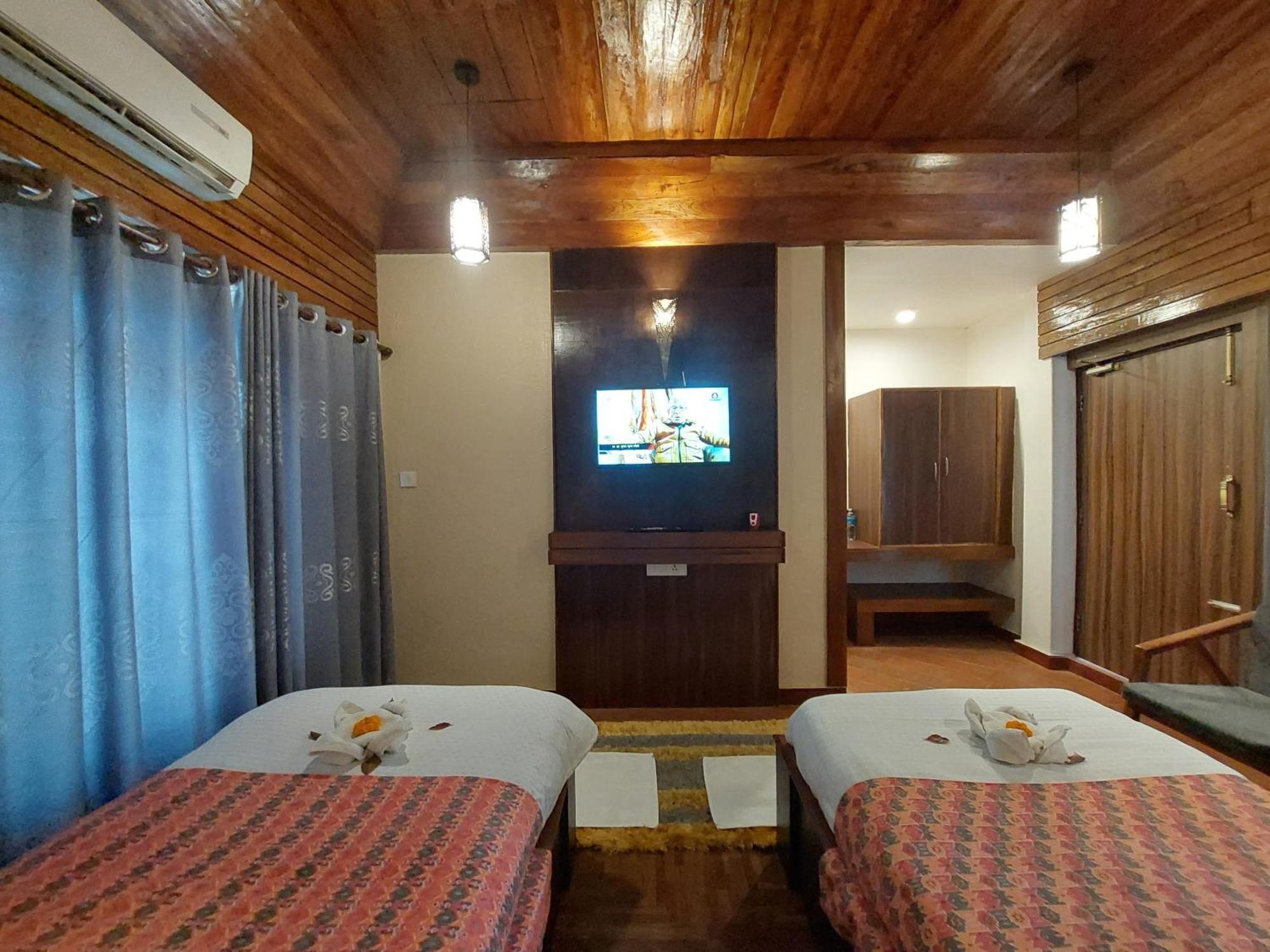 Royal Tiger Luxury Resort 4 Star Sauraha Kültér fotó