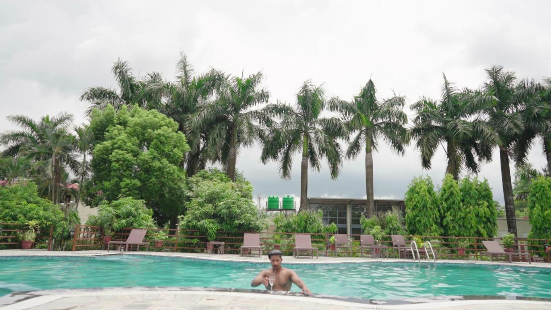 Royal Tiger Luxury Resort 4 Star Sauraha Kültér fotó